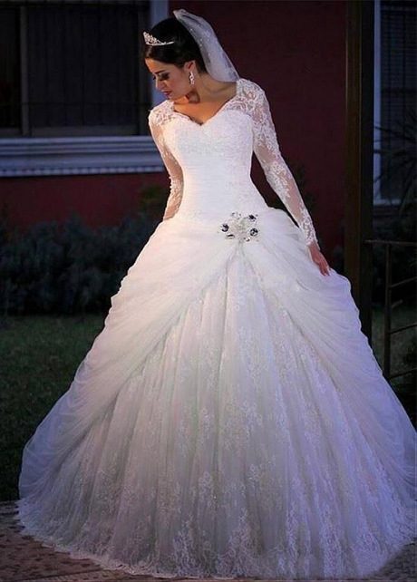 Marvelous Tulle & Lace V-neck Neckline Ball Gown Wedding Dress With Lace Appliques & Beadings
