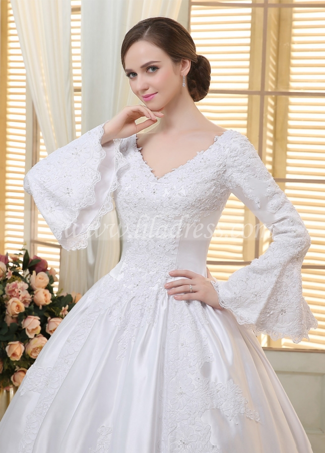 Vintage Satin V-neck Neckline Ball Gown Wedding Dresses With Beaded Lace Appliques
