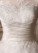 Romantic Tulle Bateau Neckline A-line Wedding Dresses With Lace Appliques