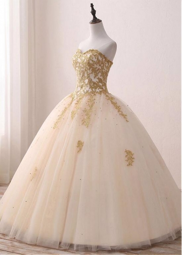 Fabulous Tulle Sweetheart Neckline Ball Gown Wedding Dress With Lace Appliques & Beadings