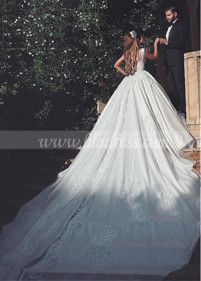 Modest Tulle Square Neckline Ball Gown Wedding Dresses With Beaded Lace Appliques