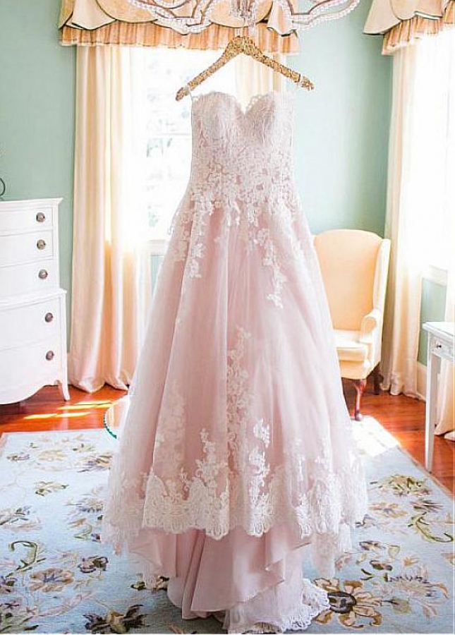 Alluring Tulle Sweetheart Neckline A-line Wedding Dresses With Lace Appliques