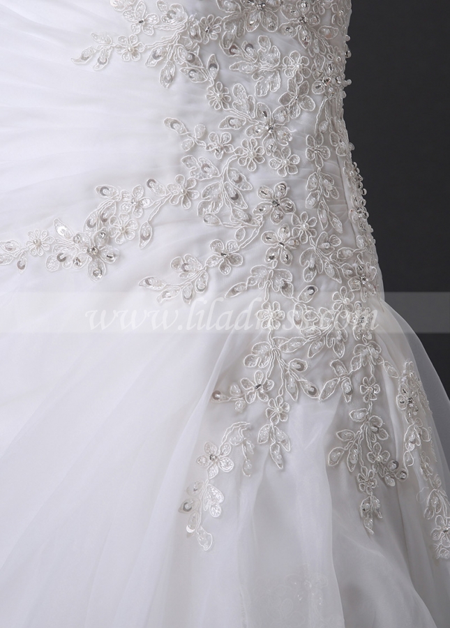 Elegant Organza A-line Wedding Dress With Beaded Lace Appliques