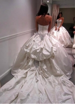 Amazing Taffeta Sweetheart Neckline Ball Gown Wedding Dresses With Beaded Embroidery