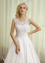 Glamorous Taffeta Scoop Neckline Ball Gown Wedding Dresses With Lace Appliques