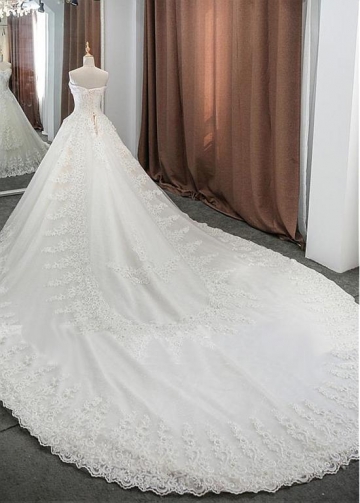 Gorgeous Tulle Sweetheart Neckline A-line Wedding Dresses With Lace Appliques & 3D Flowers & Beadings