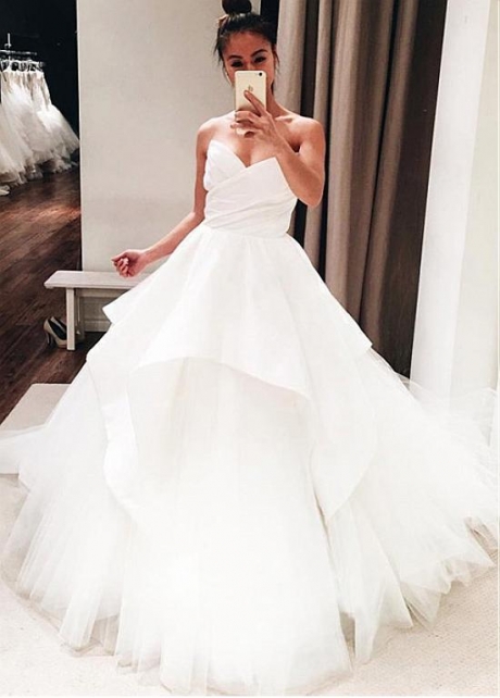 Fashionable Satin & Tulle Sweetheart Neckline Ball Gown Wedding Dress