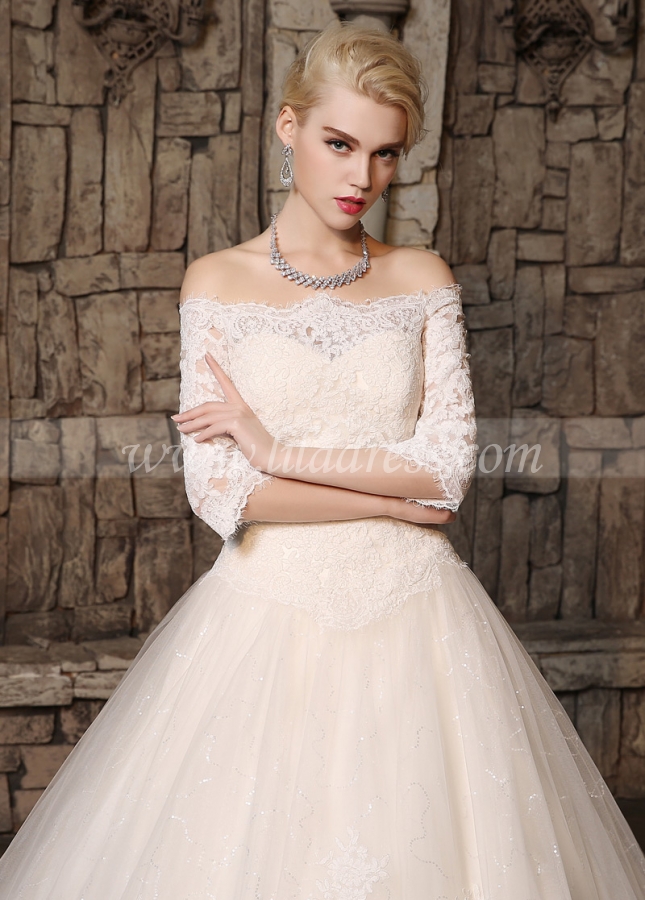 Fabulous Tulle Off-the-Shoulder Neckline Ball Gown Wedding Dresses with Lace Appliques