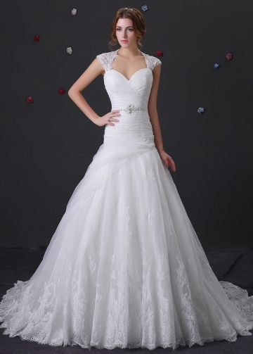 Amazing Organza A-line Wedding Dress With Lace Appliques