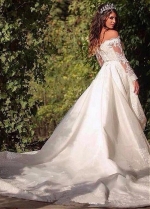 Modest Tulle Off-the-shoulder Neckline A-line Wedding Dress With Lace Appliques
