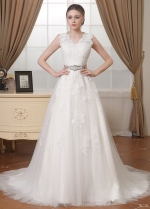 Elegant Tulle V-neck Neckline A-line Wedding Dresses With Lace Appliques