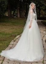 Elegant Tulle Off-the-shoulder Neckline A-line Wedding Dresses With Lace Appliques