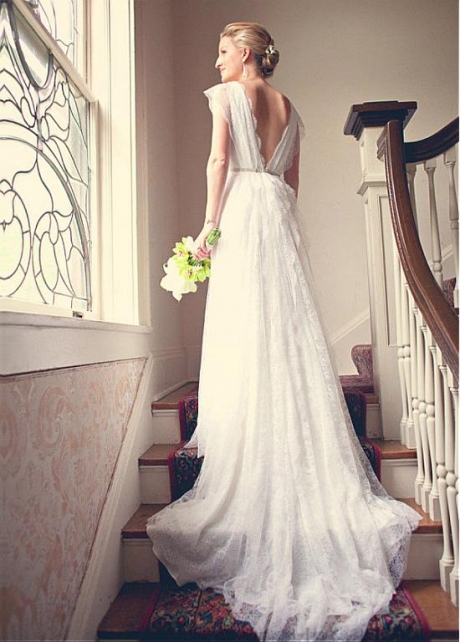 Fabulous Lace V-neck Neckline A-line Wedding Dresses With Beadings