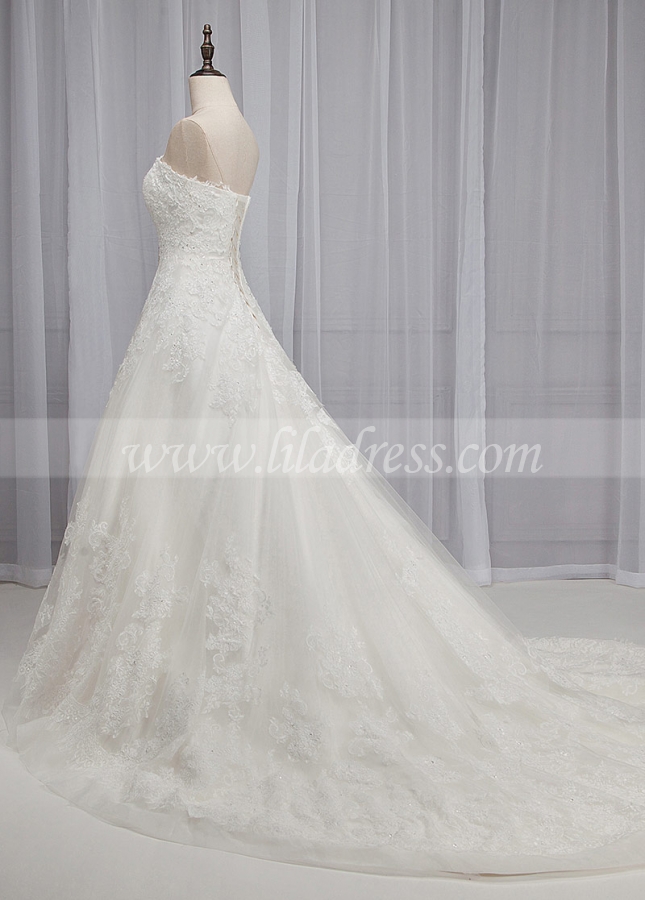 Elegant Tulle & Organza Sweetheart Neckline A-line Wedding Dress With Lace Appliques & Beadings