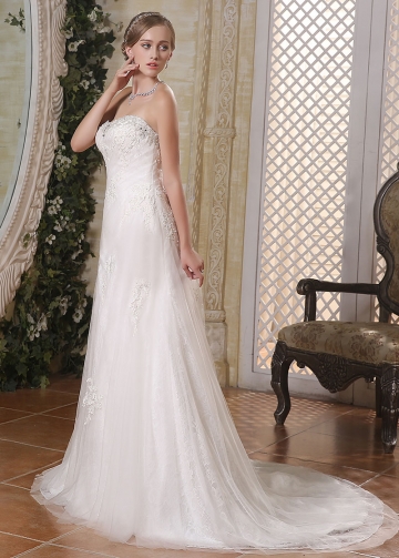 Elegant Tulle Sweetheart Neckline Lace Appliques A-line Wedding Dresses