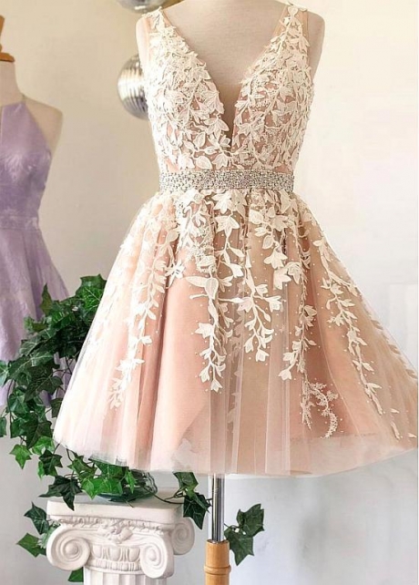 Sweet Tulle V-neck Neckline Short A-line Homecoming Dresses With Lace Appliques & Beadings & Rhinestones
