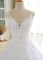 Luxury Tulle V-neck Neckline Ball Gown Wedding Dresses With Beaded Lace Appliques