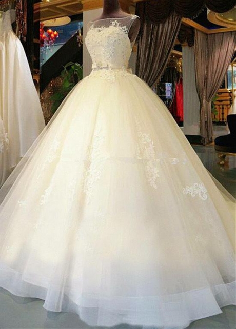 Attractive Tulle Bateau Neckline Ball Gown Wedding Dresses With Lace Appliques