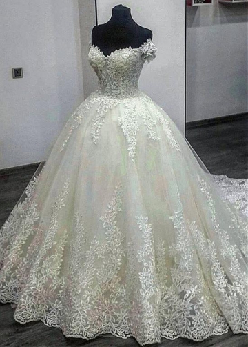 Fascinating Tulle Off-the-shoulder Neckline Ball Gown Wedding Dress With Lace Appliques