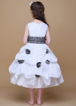 Popular Taffeta Scoop Neckline Ball Gown Flower Girl Dresses With Handmade Flowers