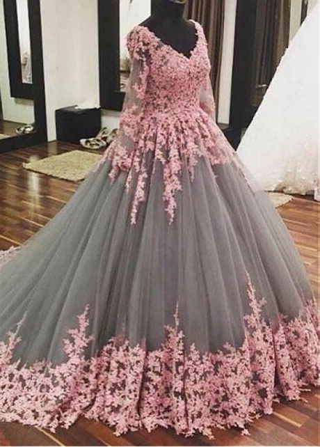 Wonderful Tulle V-neck Neckline Floor-length Ball Gown Quinceanera Dresses With Beaded Lace Appliques