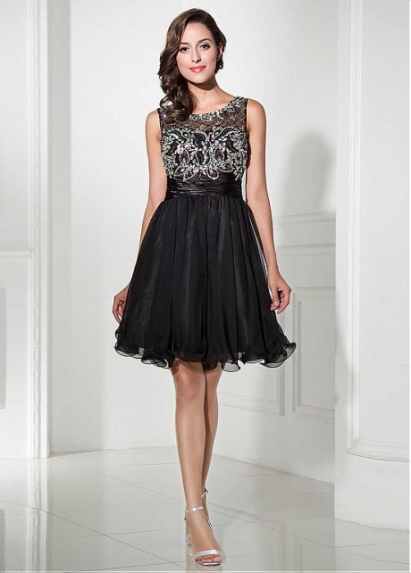 Alluring Tulle & Chiffon Scoop Neckline A-Line Short Homecoming Dresses With Beadings