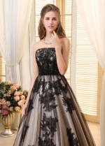 Romantic Tulle Strapless Neckline A-line Wedding Dresses With Lace Appliques