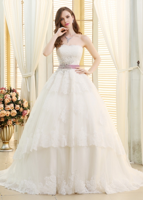 Gorgeous Tulle Strapless Neckline Ball Gown Wedding Dresses With Lace Appliques