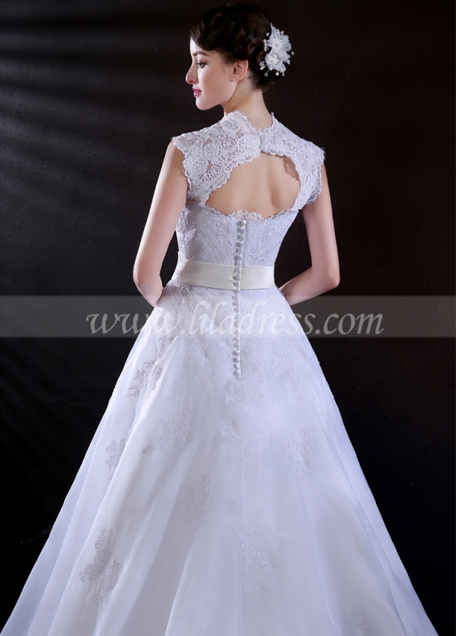 Gorgeous Organza Satin A-line Sweetheart Neckline Wedding Dress With Lace Appliques