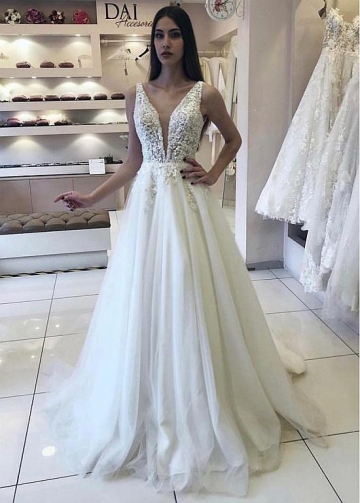 Modest Tulle V-neck Neckline A-line Wedding Dresses With Beaded Lace Appliques