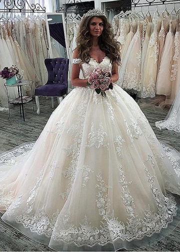 Fascinating Tulle Off-the-shoulder Neckline Ball Gown Wedding Dresses With Lace Appliques
