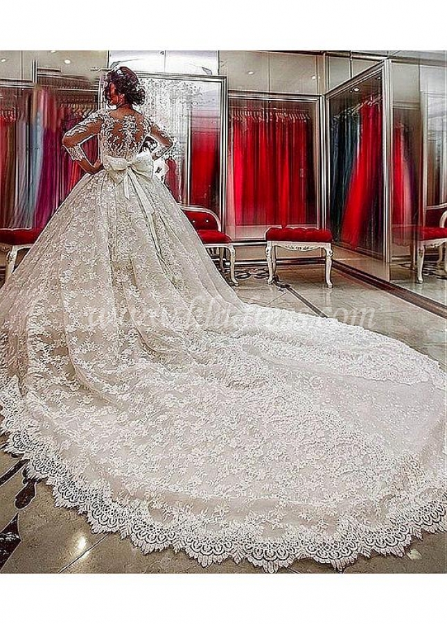 Vintage Lace Jewel Neckline Ball Gown Wedding Dresses With Beaded Lace Appliques & Belt & 3D Flowers