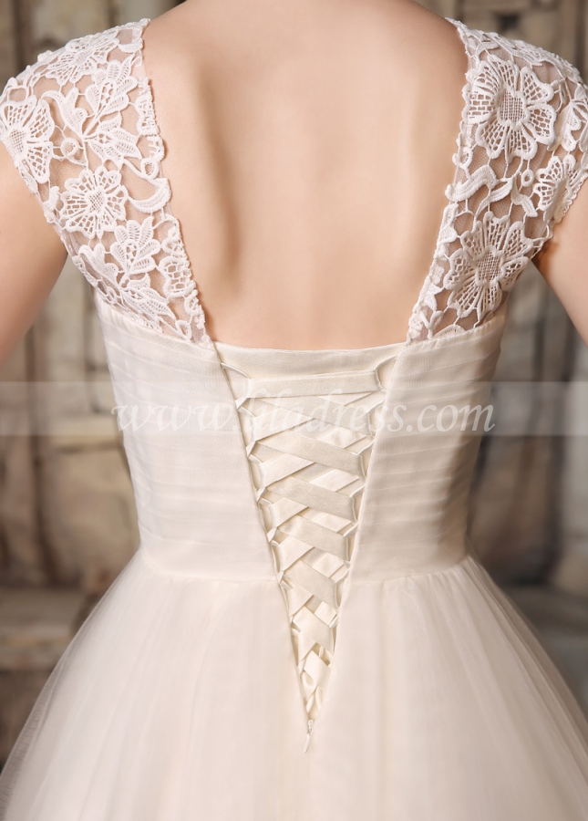 Elegant Tulle & Lace Bateau Neckline A-line Wedding Dresses