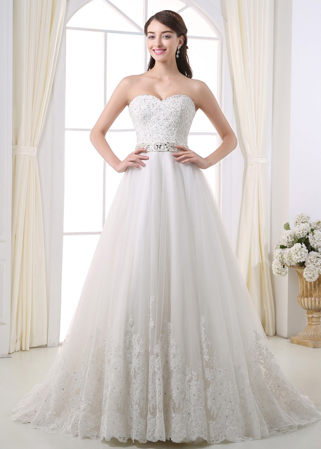 Gorgeous Tulle Sweetheart Neckline A-line Wedding Dress With Lace Appliques