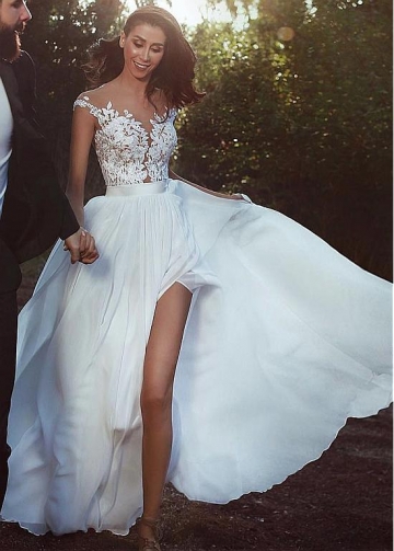 Graceful Tulle & Chiffon Jewel Neckline A-line Wedding Dress With Lace Appliques & Slit
