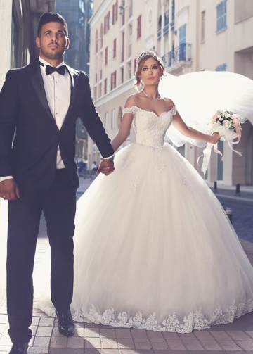 Glamorous Tulle Off-the-shoulder Neckline Ball Gown Wedding Dress With Lace Appliques