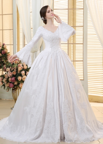 Vintage Satin V-neck Neckline Ball Gown Wedding Dresses With Beaded Lace Appliques
