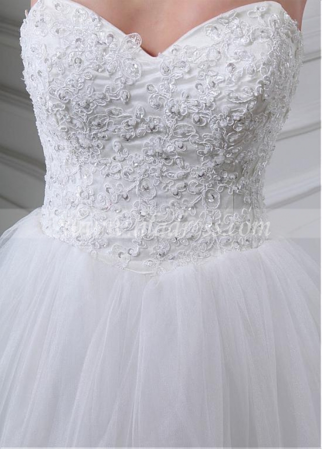 Fantastic Tulle Sweetheart Neckline Ball Gown Wedding Dress With Beaded Lace Appliques