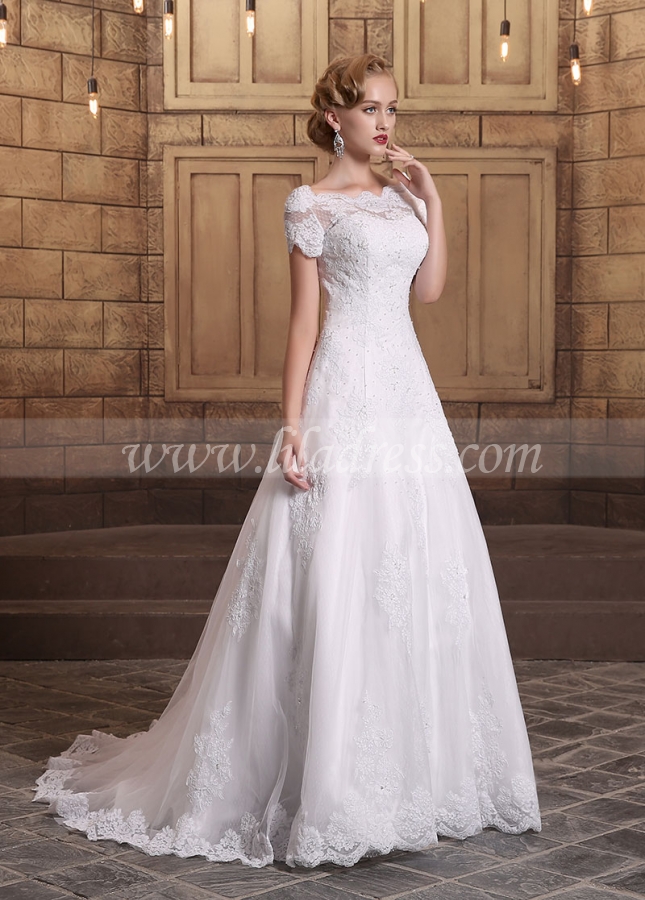 Romantic Tulle Bateau Neckline A-line Wedding Dresses With Beaded Lace Appliques