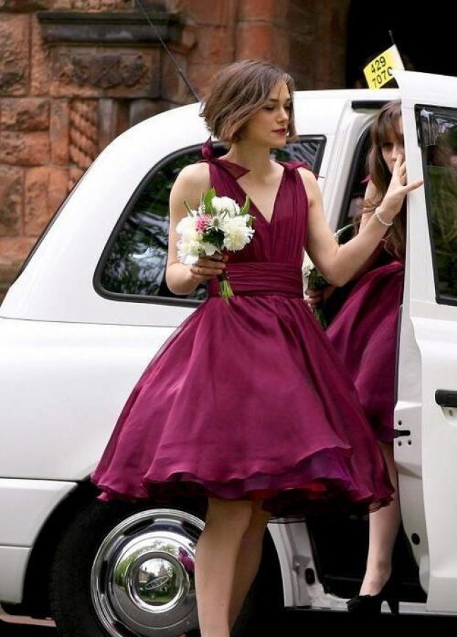 A-line Chiffon V-neck Burgundy Bridesmaid Dresses Knee Length