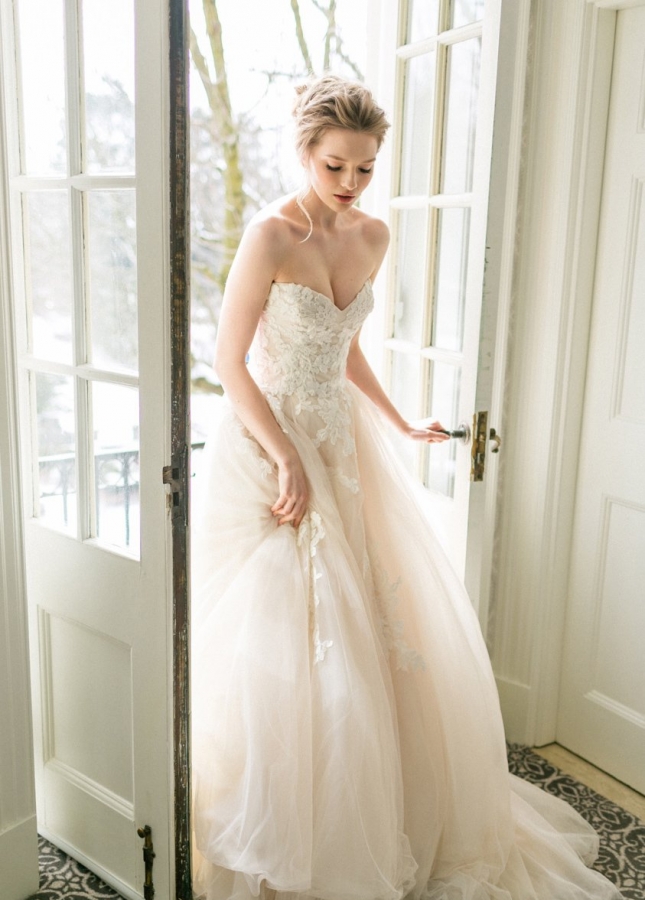 Appliques Sweetheart A-line Princess Wedding Gown with Corset Back
