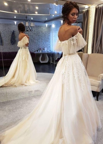 Appliques Flutter Sleeves Wedding Gown with Tulle Skirt