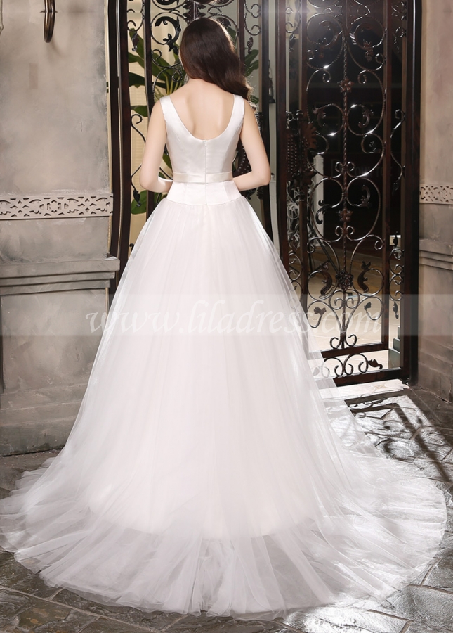 Chic Satin & Tulle Scoop Neckline A-line Wedding Dresses