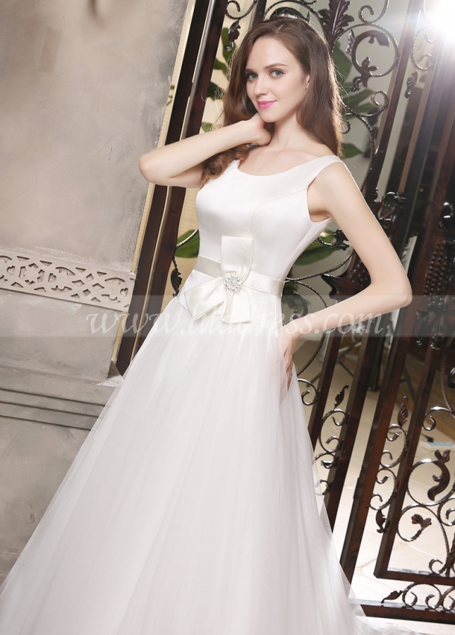 Chic Satin & Tulle Scoop Neckline A-line Wedding Dresses
