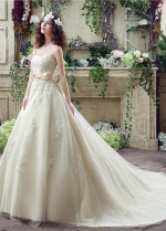 Elegant Tulle Sweetheart Neckline A-Line Wedding Dresses With Lace Appliques