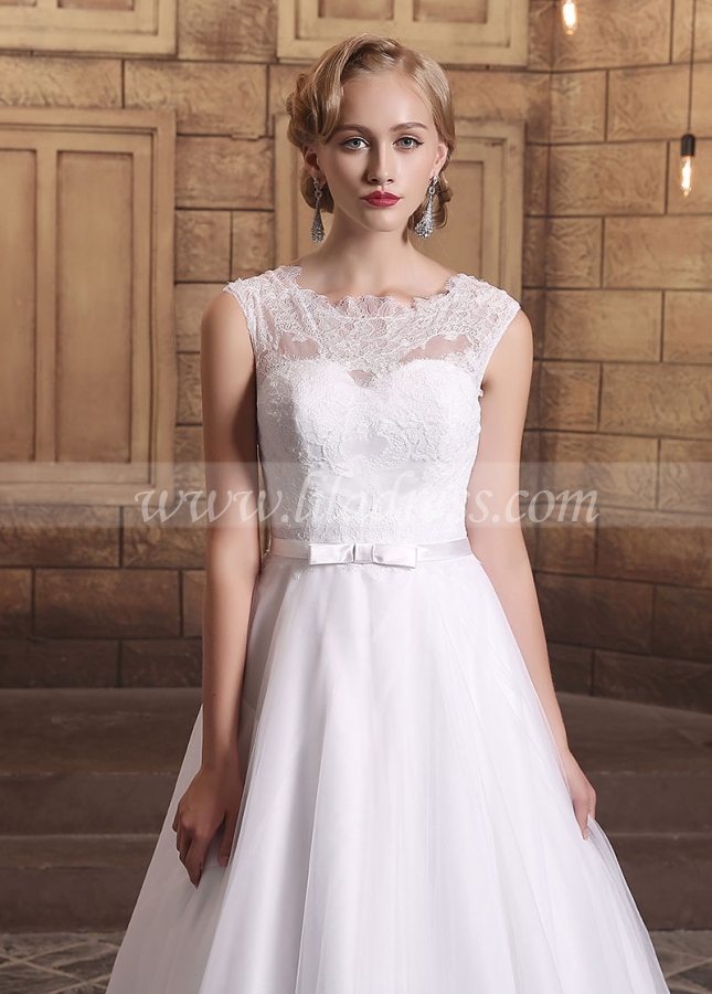 Elegant Tulle Bateau Neckline Lace Appliques A-line Wedding Dresses
