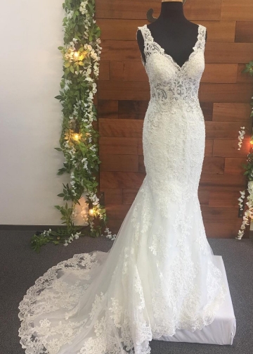 Beaded Appliques V-neck Ivory Wedding Gown 2018