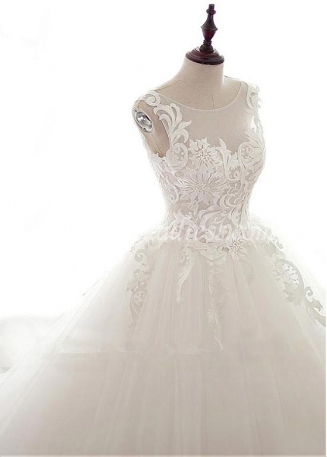 Modest Tulle Scoop Neckline Ball Gown Wedding Dresses With Lace Appliques