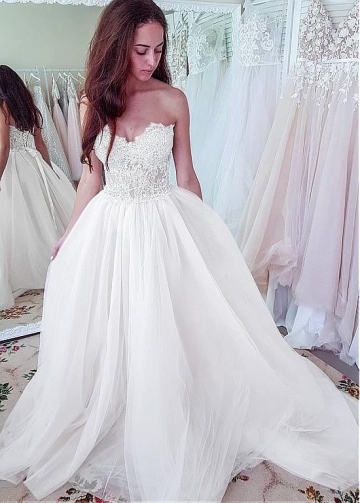 Splendid Tulle Sweetheart Neckline A-line Wedding Dresses With Beaded Lace Appliques
