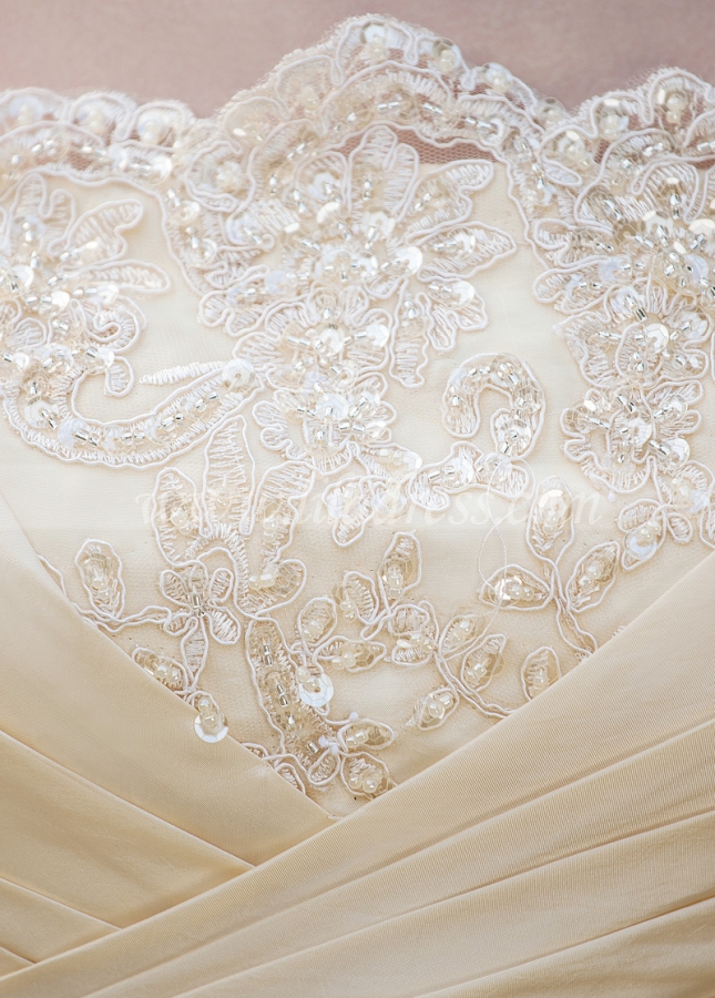 Elegant Taffeta & Tulle Strapless Neckline A-line Wedding Dresses